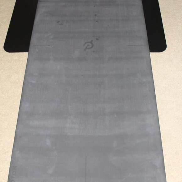 Peloton Red Black Reversible Workout Mat Yoga 70"x26" 5mm Thick Rubber - Picture 2 of 3